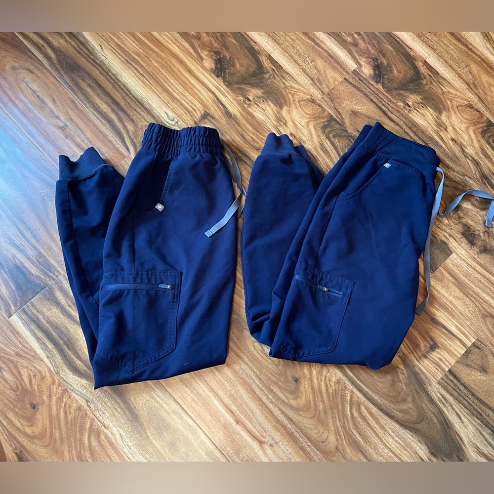 Womens navy blue FIGS jogger scrub pants
